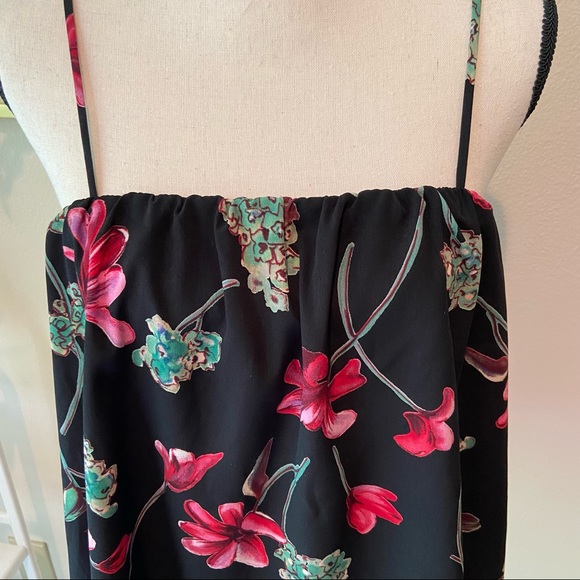 Black Floral Asymmetrical Hem Strappy Tank - Picture 6 of 6